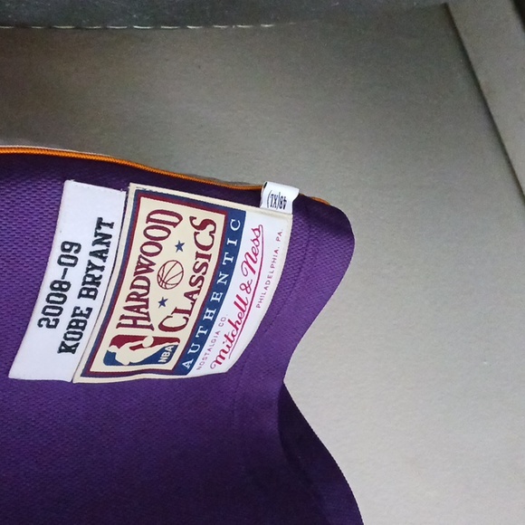 Kobe 24 Jersey - Picture 2 of 2